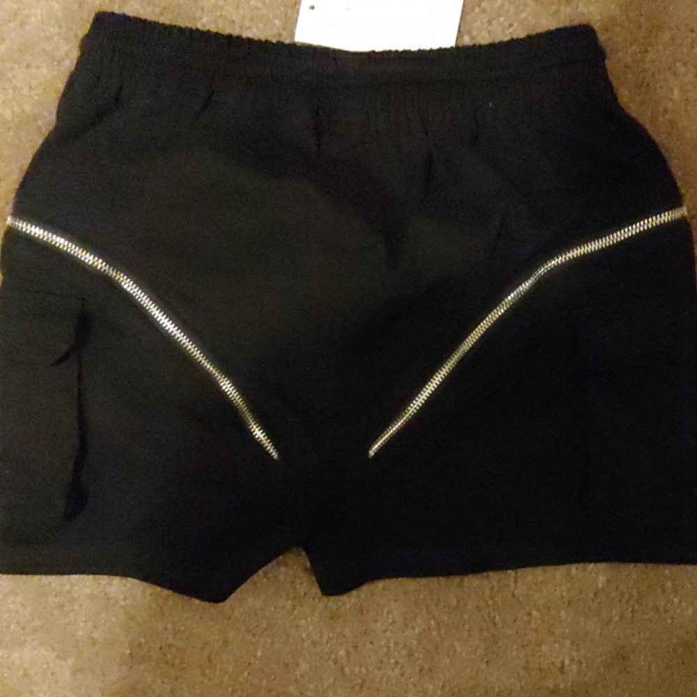 Shorts - Picture 4 of 5